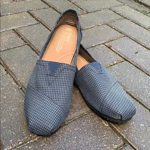Tom's Canvas Slip On Flats